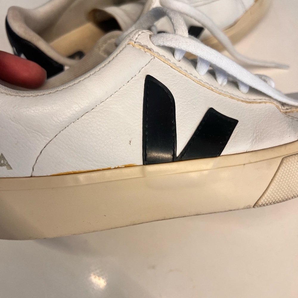 Veja Retro Low-Top Sneakers in White and Black size 7 - Picture 6 of 10
